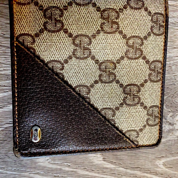 Other - Gucci wallet